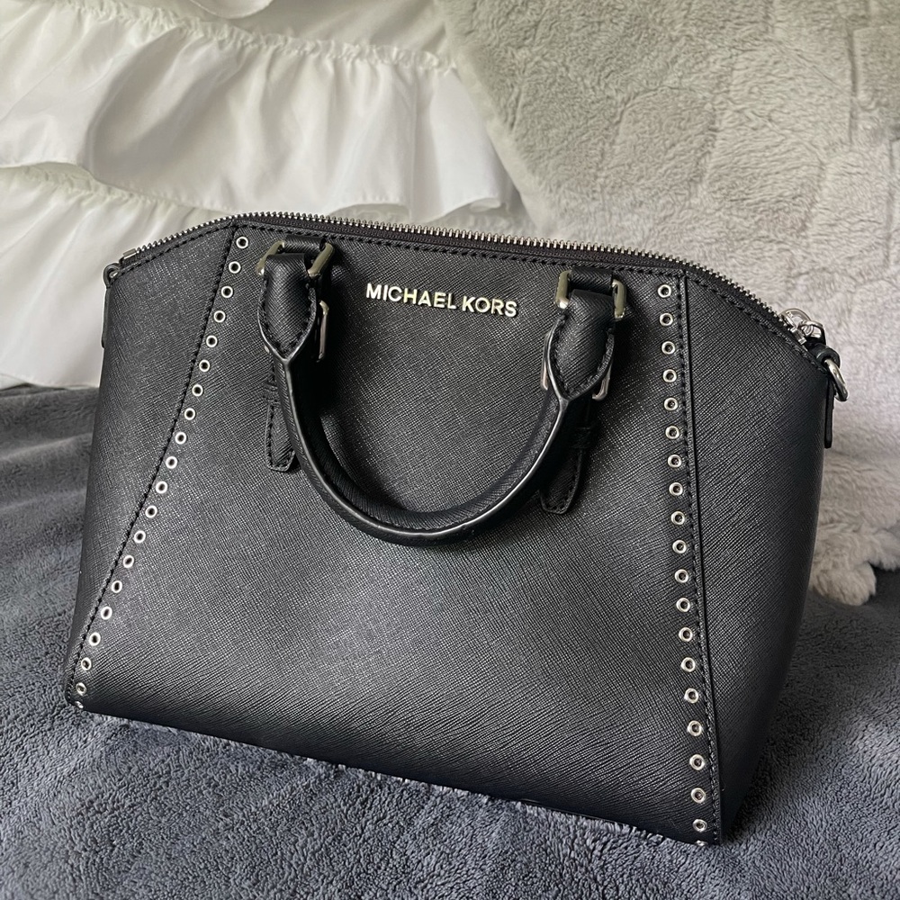MICHAEL KORS PURSE. LIKE NEW. NEVER USED.